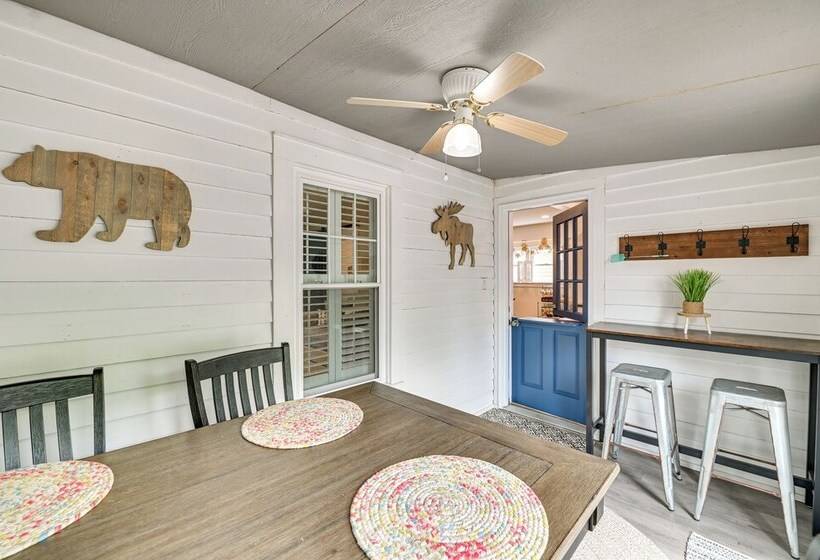 Family Friendly Glens Falls Home W/ Sun Porch