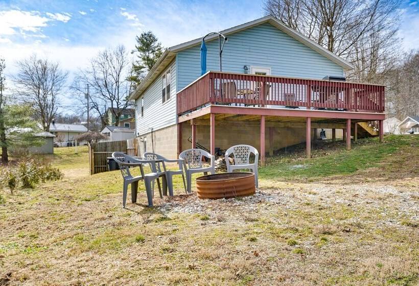 Blue Heron Cottage W/ Game Room, Deck & Hot Tub!
