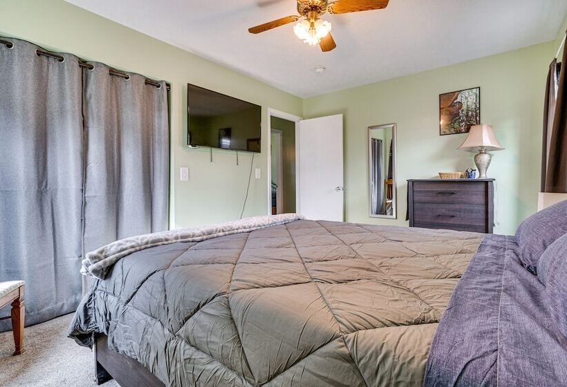 Blue Heron Cottage W/ Game Room, Deck & Hot Tub!