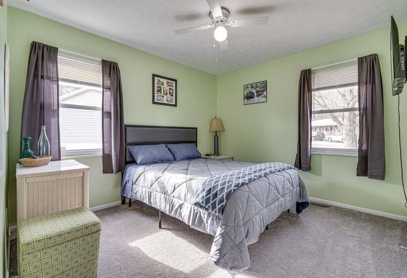 Blue Heron Cottage W/ Game Room, Deck & Hot Tub!