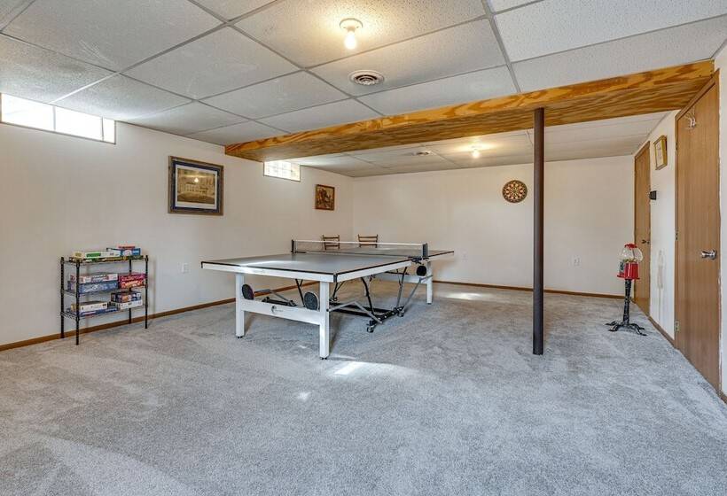 Blue Heron Cottage W/ Game Room, Deck & Hot Tub!