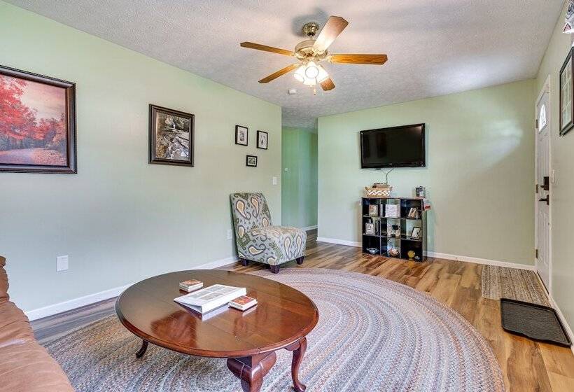 Blue Heron Cottage W/ Game Room, Deck & Hot Tub!