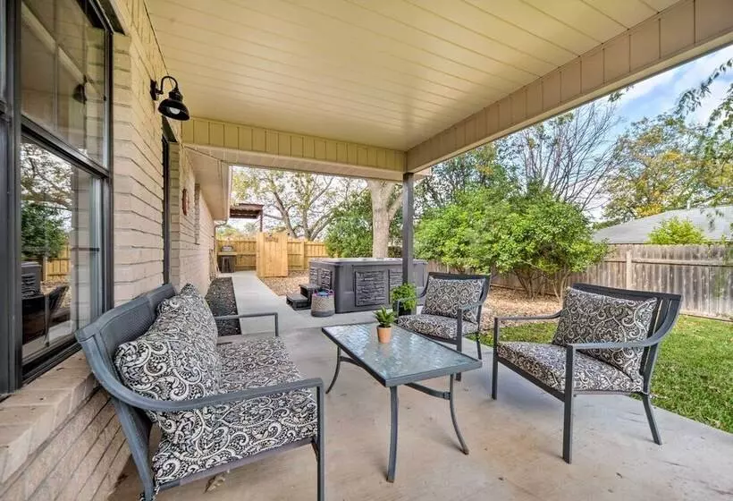 Fredericksburg Home W/ Hot Tub   1 Mi To Dtwn