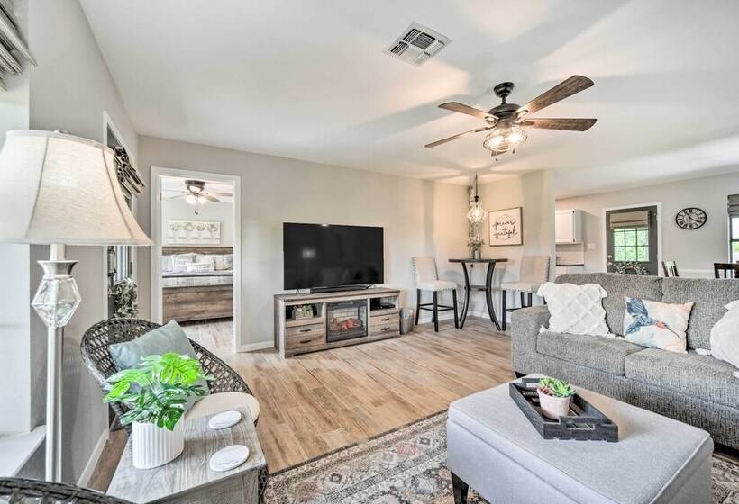 Fredericksburg Home W/ Hot Tub   1 Mi To Dtwn