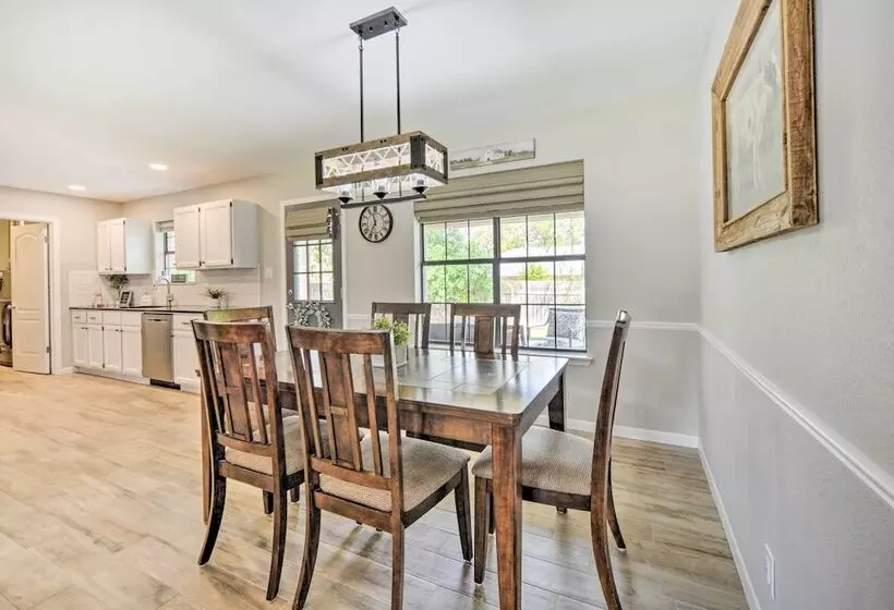 Fredericksburg Home W/ Hot Tub   1 Mi To Dtwn