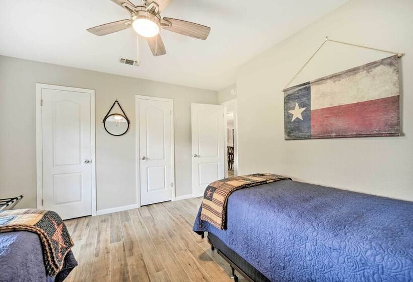 Fredericksburg Home W/ Hot Tub   1 Mi To Dtwn