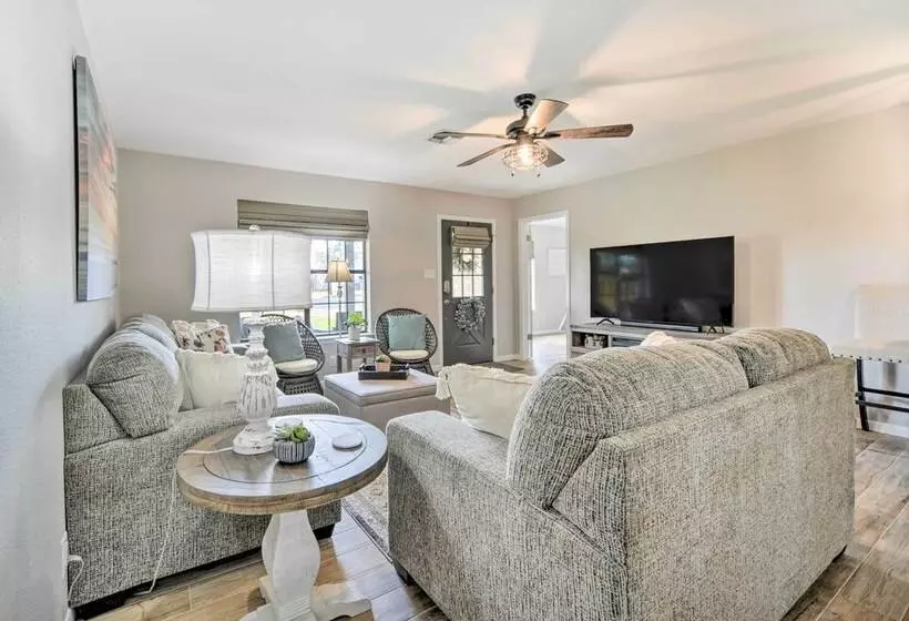 Fredericksburg Home W/ Hot Tub   1 Mi To Dtwn