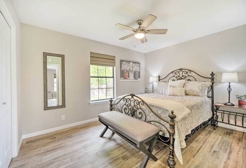 Fredericksburg Home W/ Hot Tub   1 Mi To Dtwn