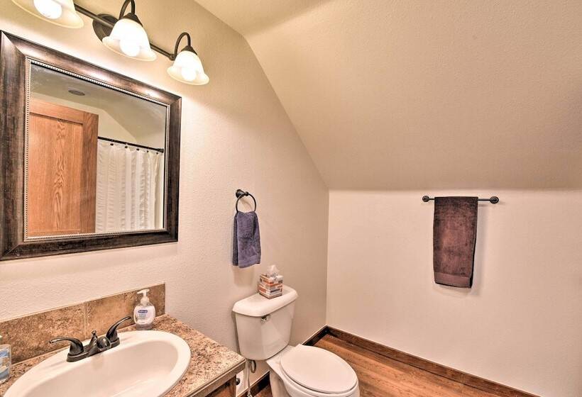 Gorgeous Twin Lakes Home W/ Deck Overlooking Mtns!