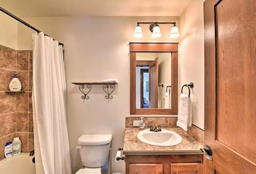 Gorgeous Twin Lakes Home W/ Deck Overlooking Mtns!