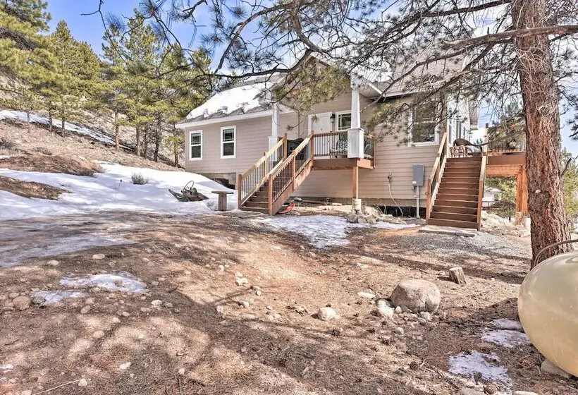 Gorgeous Twin Lakes Home W/ Deck Overlooking Mtns!