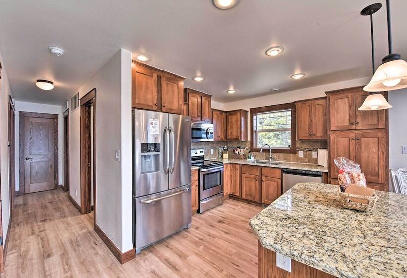 Gorgeous Twin Lakes Home W/ Deck Overlooking Mtns!