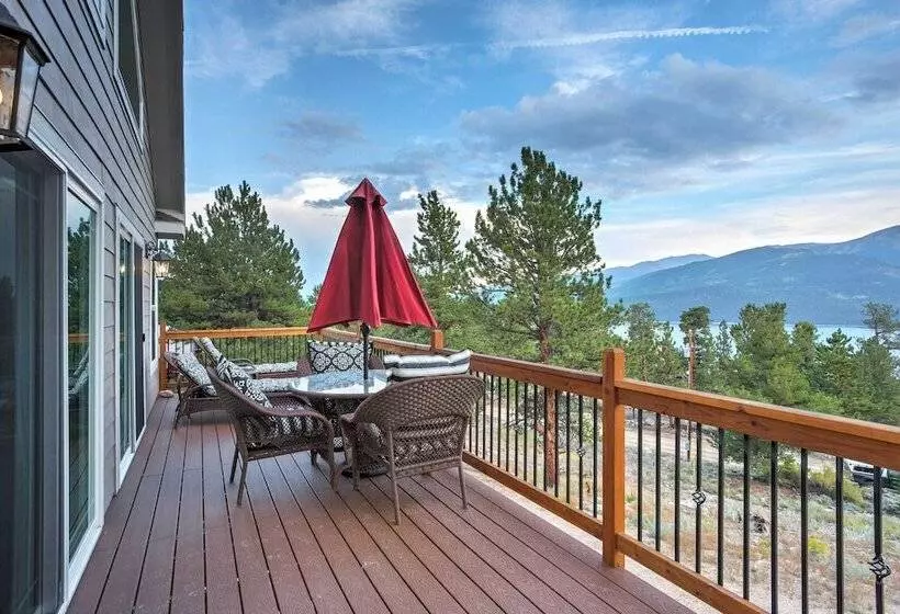 Gorgeous Twin Lakes Home W/ Deck Overlooking Mtns!