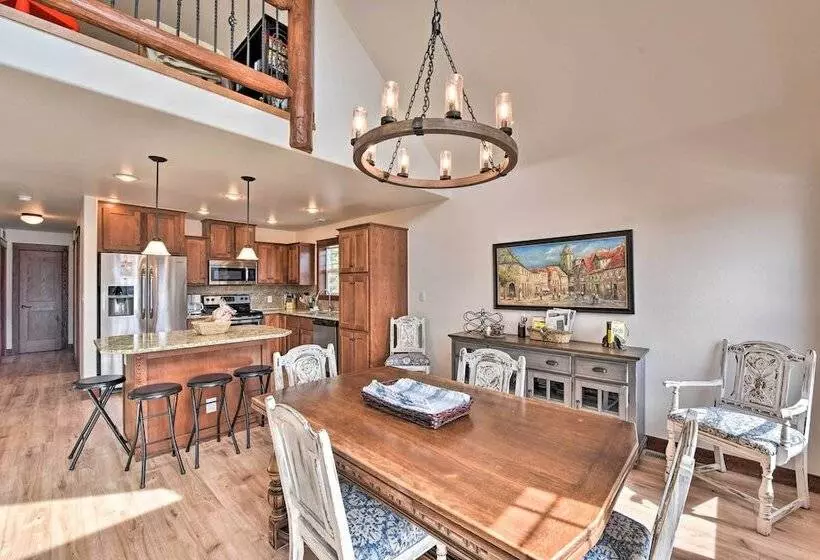 Gorgeous Twin Lakes Home W/ Deck Overlooking Mtns!