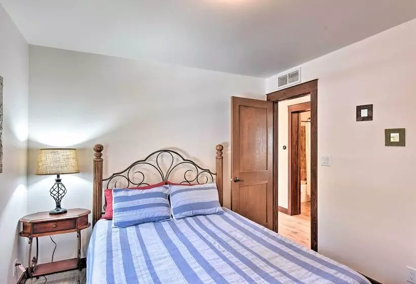 Gorgeous Twin Lakes Home W/ Deck Overlooking Mtns!