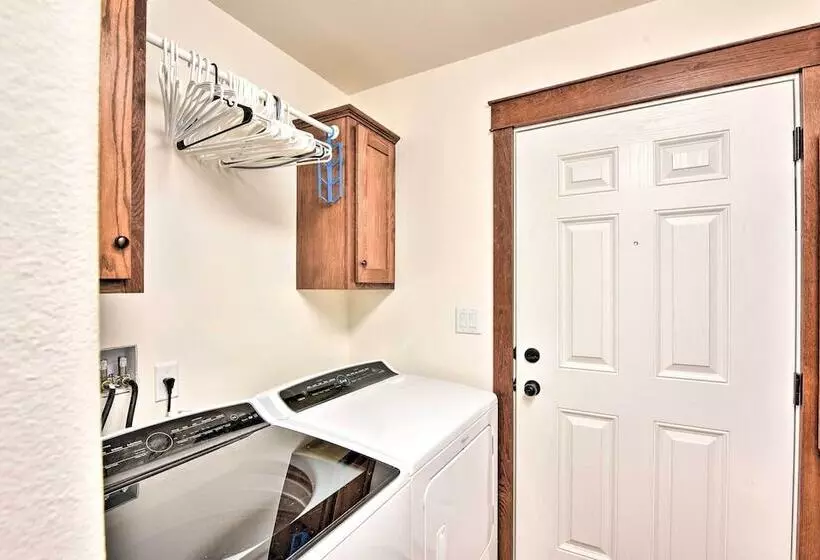 Gorgeous Twin Lakes Home W/ Deck Overlooking Mtns!