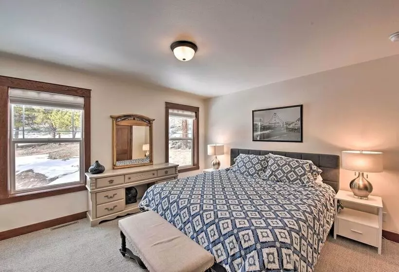 Gorgeous Twin Lakes Home W/ Deck Overlooking Mtns!