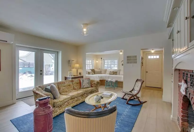 Historic Albion Mountain Cottage On Quiet Street!