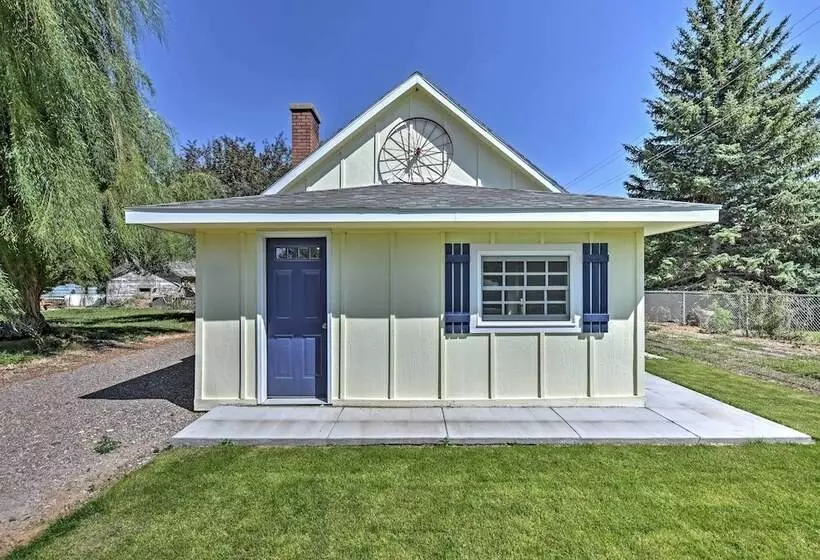 Historic Albion Mountain Cottage On Quiet Street!