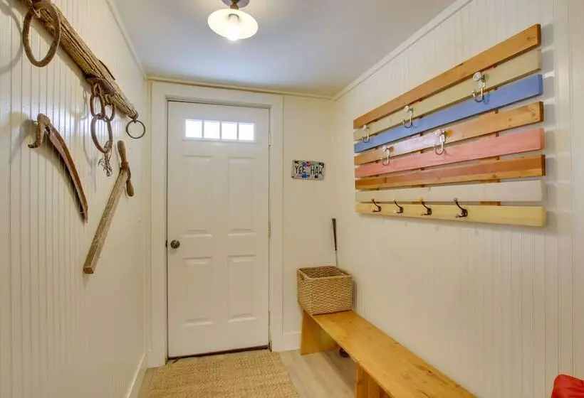 Historic Albion Mountain Cottage On Quiet Street!