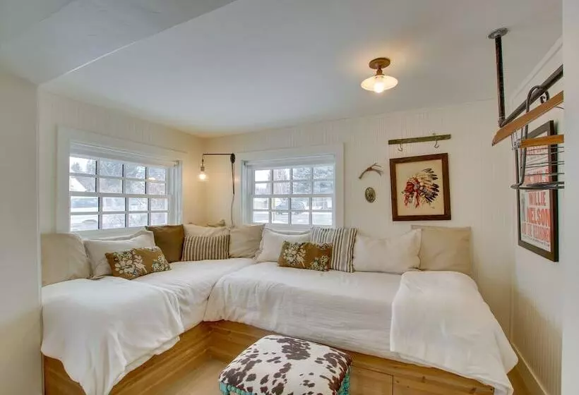 Historic Albion Mountain Cottage On Quiet Street!