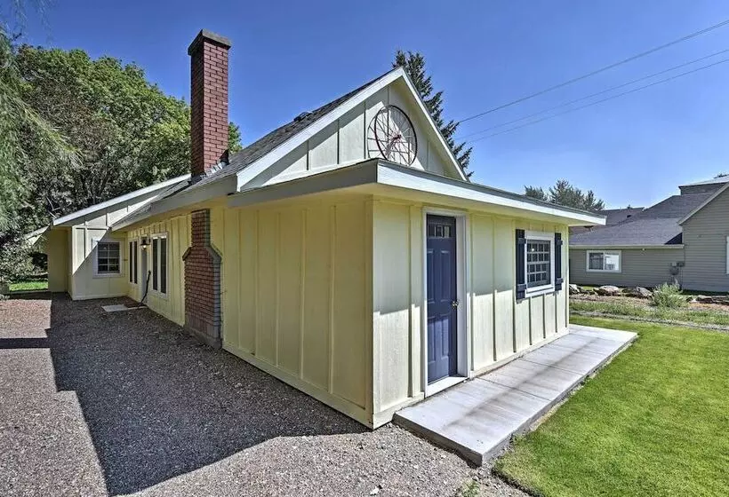 Historic Albion Mountain Cottage On Quiet Street!