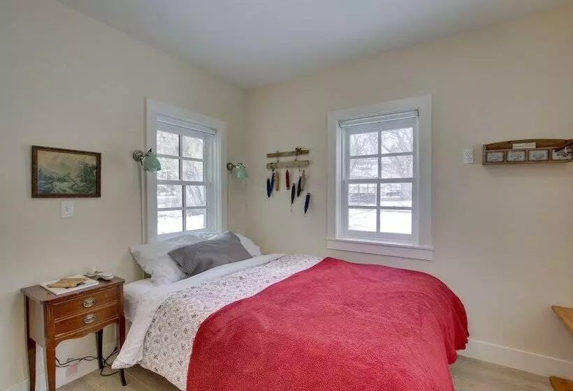 Historic Albion Mountain Cottage On Quiet Street!