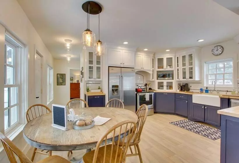 Historic Albion Mountain Cottage On Quiet Street!