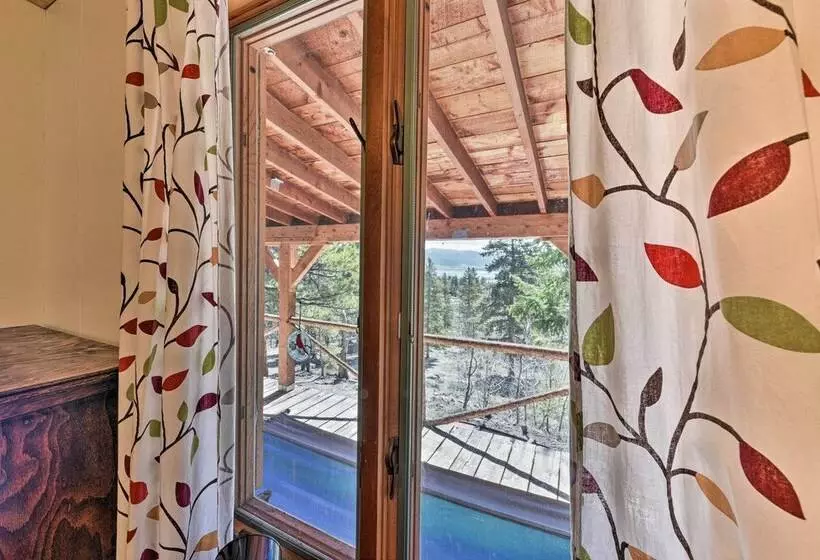 Idyllic Twin Lakes Escape W/ Deck + Fire Pit!