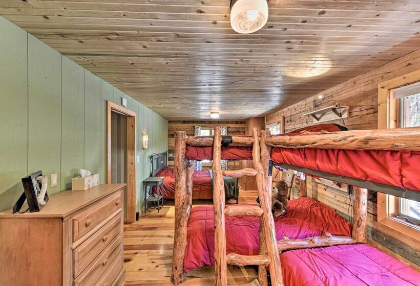 Idyllic Twin Lakes Escape W/ Deck + Fire Pit!