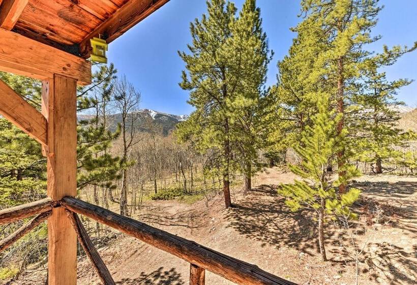 Idyllic Twin Lakes Escape W/ Deck + Fire Pit!