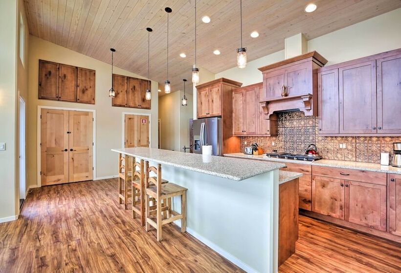 Lake Whatcom House W/ Boat Dock + Mountain View!