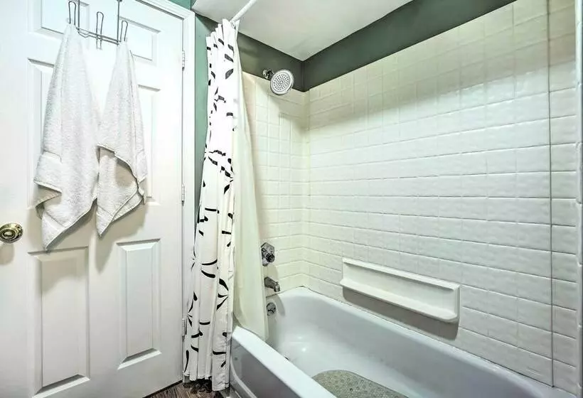 Lakeside Escape Steps To Lake Michigan Beach!