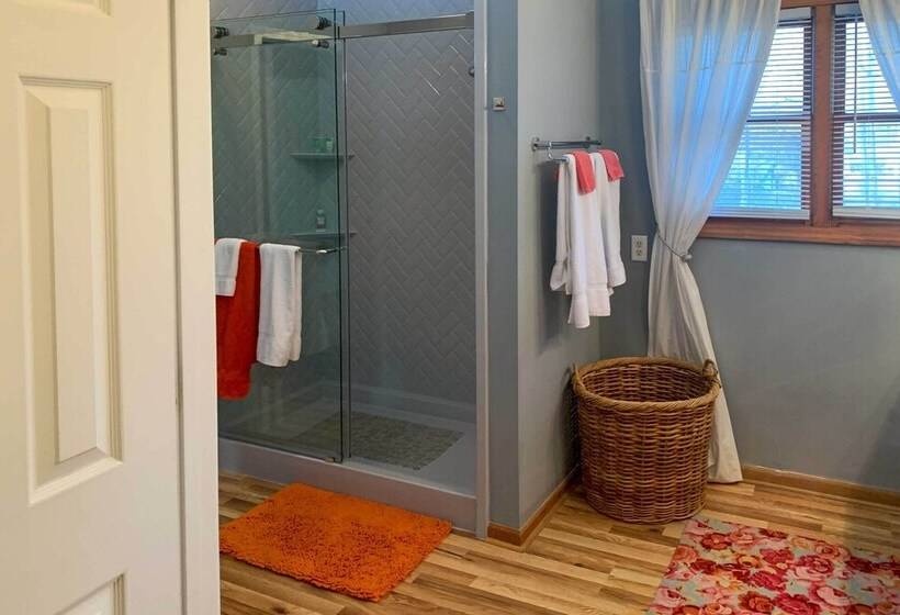 Lakeside Escape Steps To Lake Michigan Beach!