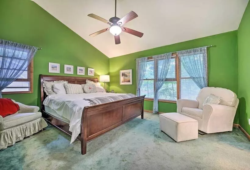 Lakeside Escape Steps To Lake Michigan Beach!