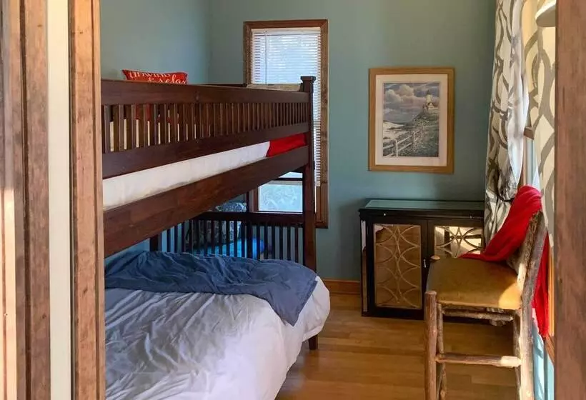 Lakeside Escape Steps To Lake Michigan Beach!