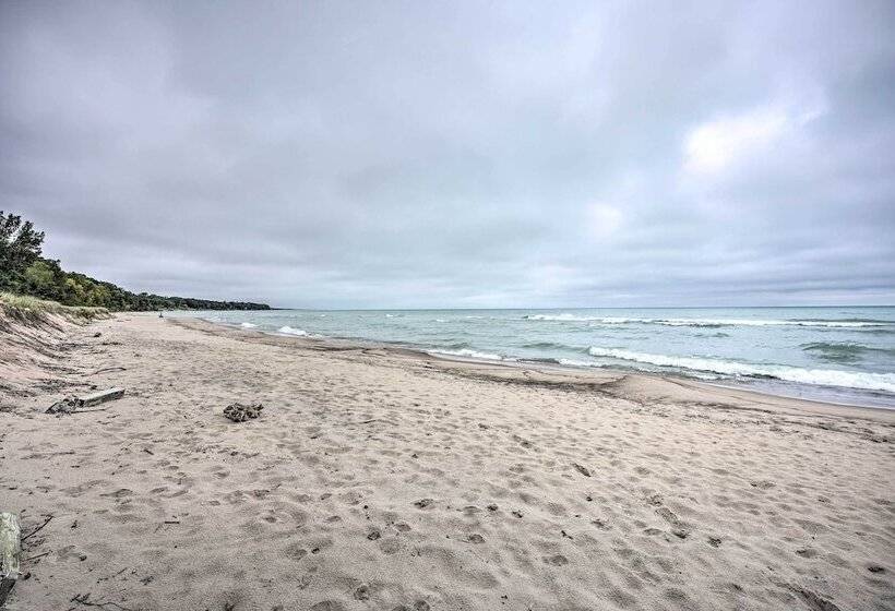 Lakeside Escape Steps To Lake Michigan Beach!