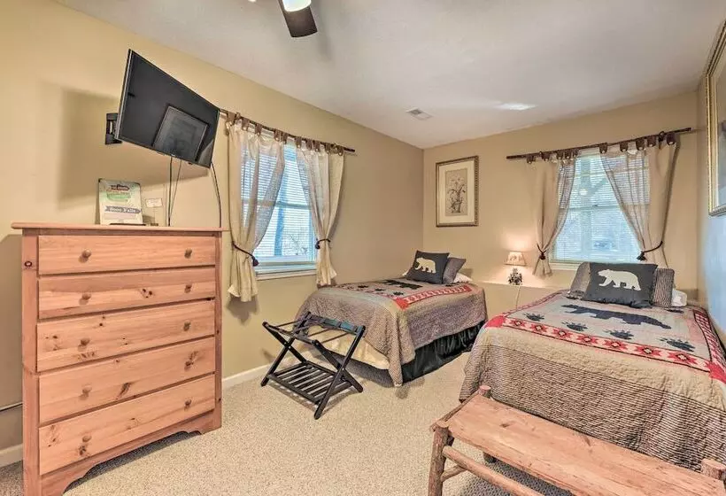 Maggie Valley Home W/ Mountain Views + Decks!