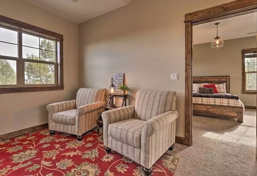 Modern Eagle Crest Escape W/ Patio & 2 Balconies!