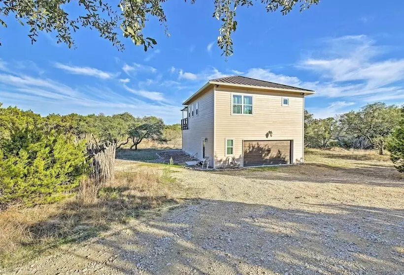 Peaceful Hill Country Hideaway W/ Pond Views