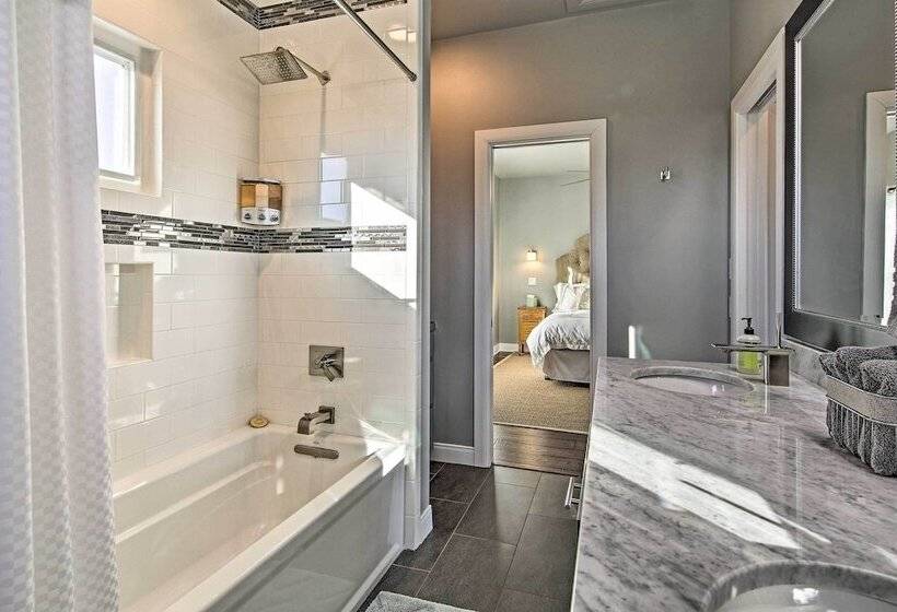 Peaceful Hill Country Hideaway W/ Pond Views