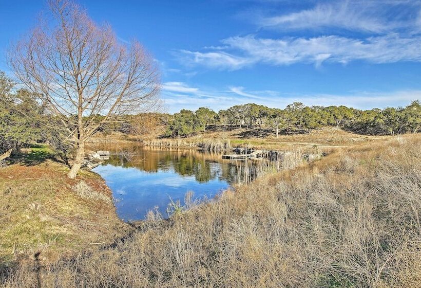 Peaceful Hill Country Hideaway W/ Pond Views