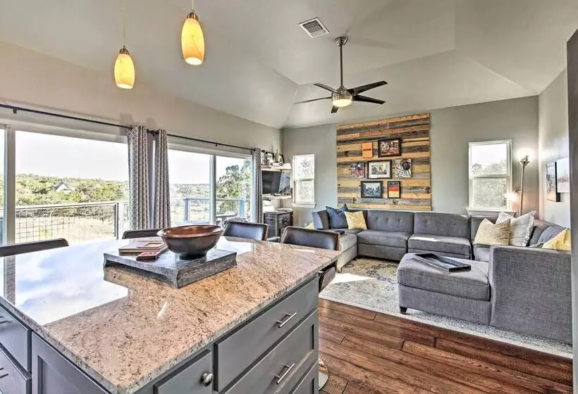 Peaceful Hill Country Hideaway W/ Pond Views