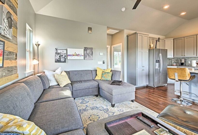 Peaceful Hill Country Hideaway W/ Pond Views