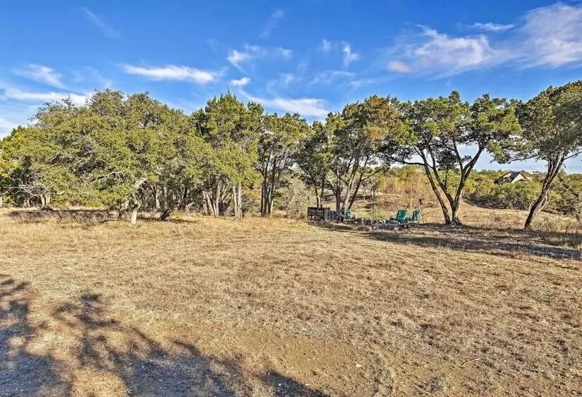 Peaceful Hill Country Hideaway W/ Pond Views