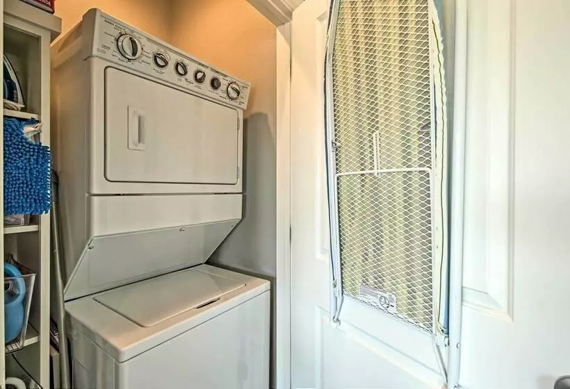 Peaceful Hill Country Hideaway W/ Pond Views