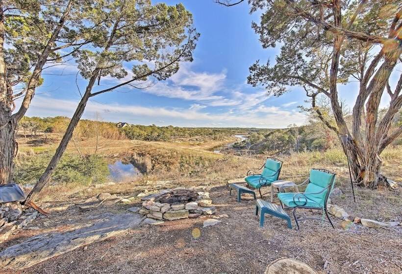 Peaceful Hill Country Hideaway W/ Pond Views
