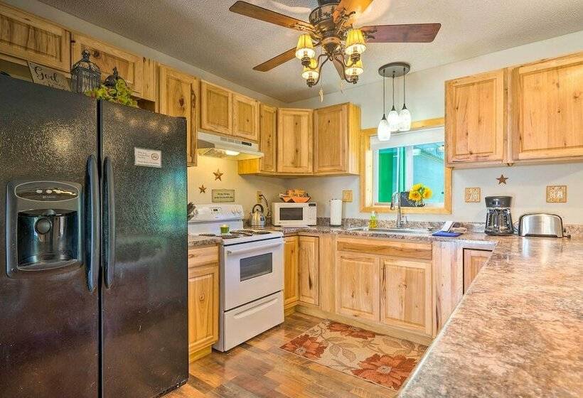 Peaceful Woodland Park Home W/ Patio & Grill!