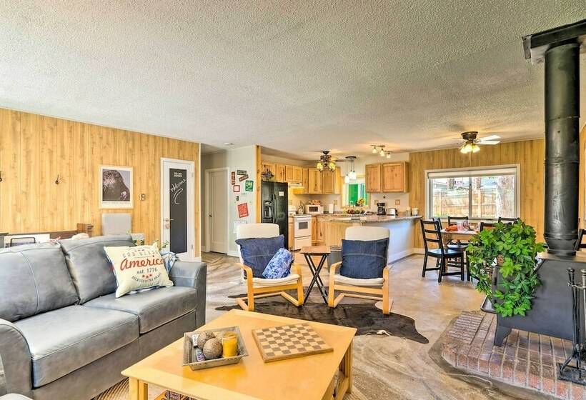 Peaceful Woodland Park Home W/ Patio & Grill!