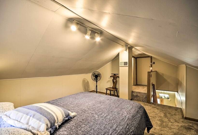 Pet Friendly Cody Home Walk To Main Street!